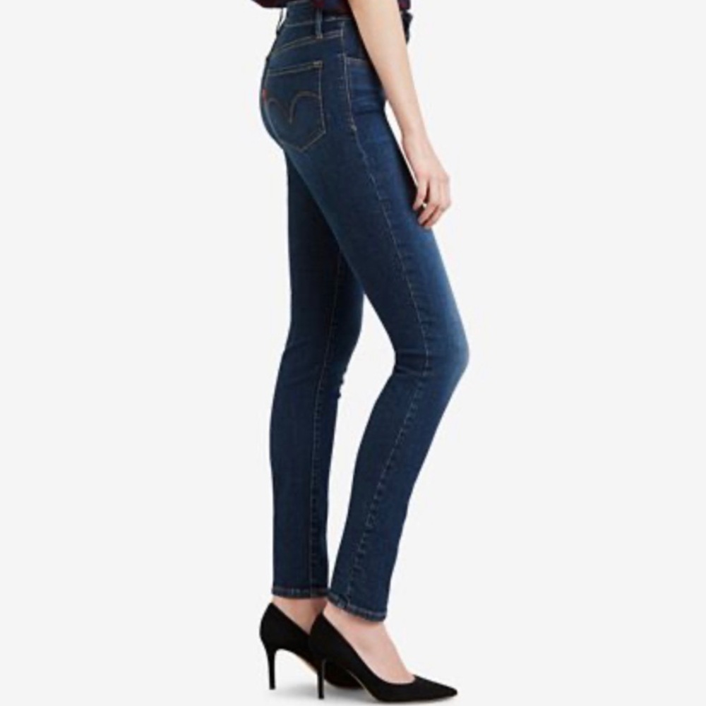 Levi’s Mid Rise Skinny W28 L29 Medium Wash